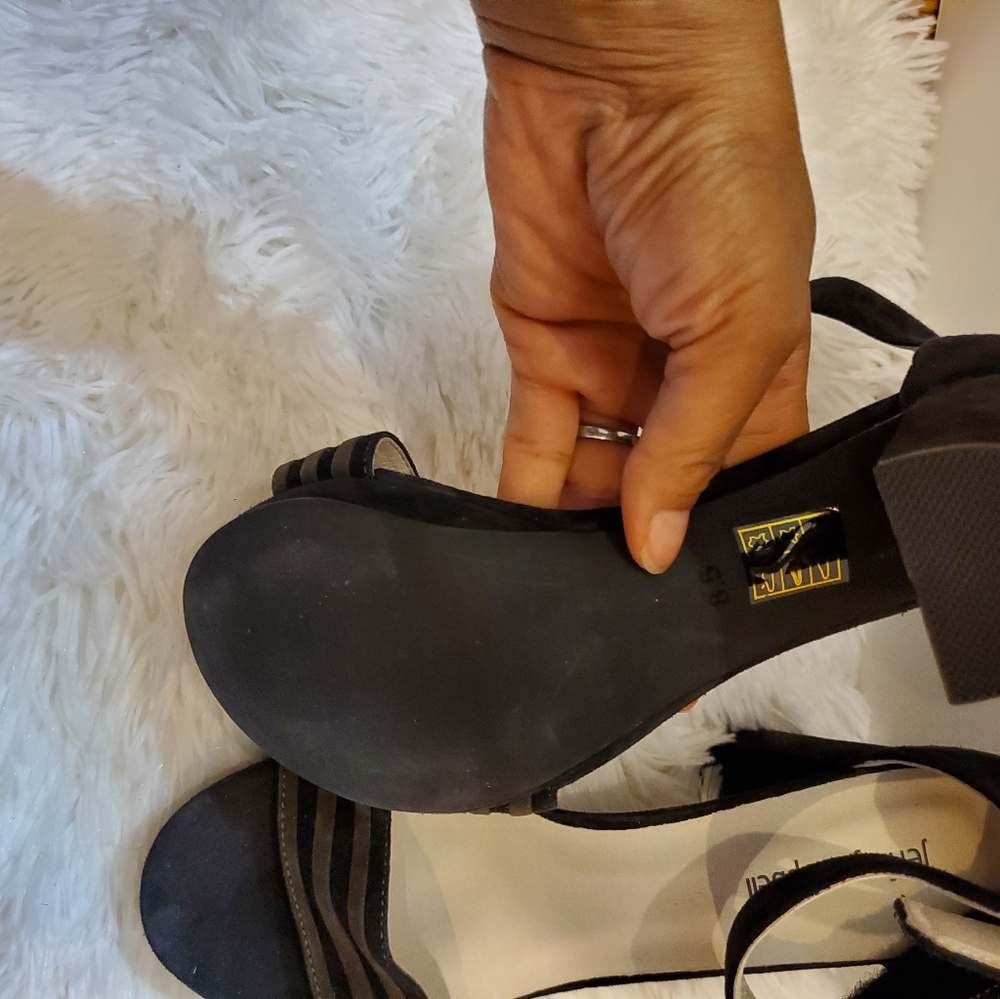Shoes - Picture 4 of 5